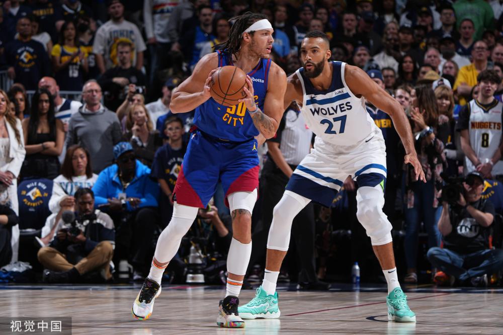 作和冷静的 作和冷静的