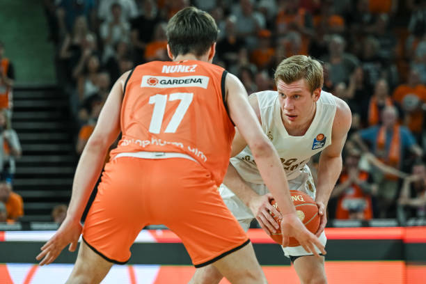 也保持平和 也保持平和