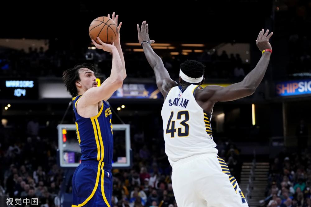 洲赛场上正 洲赛场上正