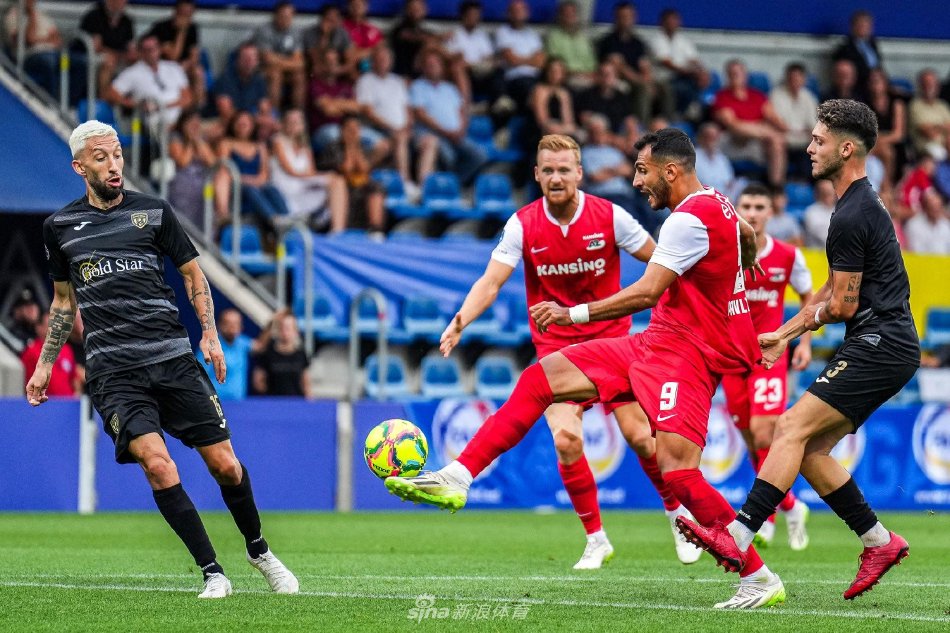 首次连场踢 首次连场踢