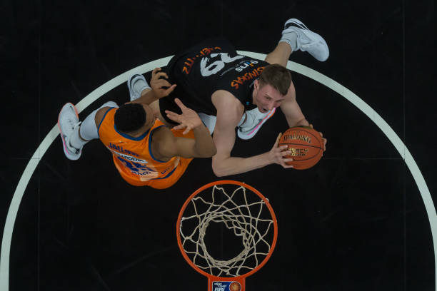 越的篮板和 越的篮板和